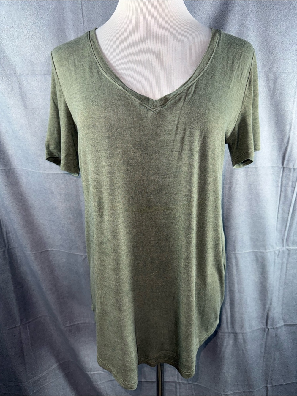 2599-Star Sky Women's V-Neck Short Sleeve Tee in Olive